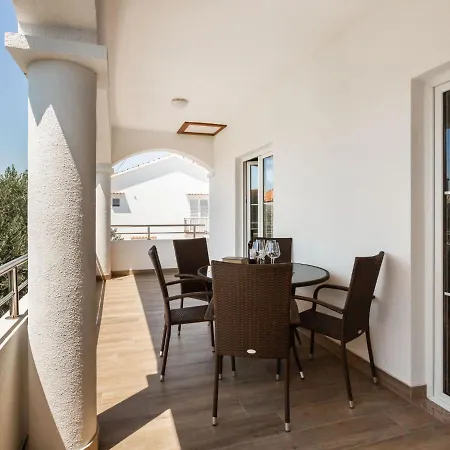 Appartement Tino-2 By Interhome